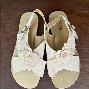Joyfolie Aria Cream Floral Sandals Women’s 7